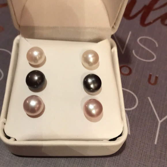 Jewelry - Pearl earrings